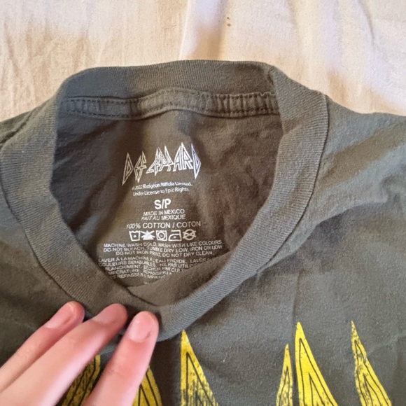 def leppard graphic band tee - Picture 3 of 3